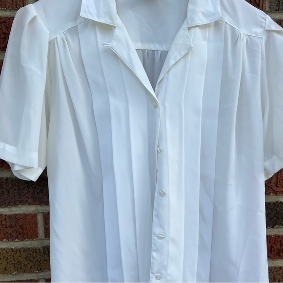 David Matthew White Pleated Front Button Down Short Sleeve Blouse - Picture 2 of 4